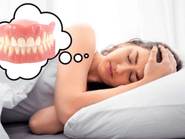 Nằm mơ thấy răng giả có thể là một điềm báo tốt hoặc xấu